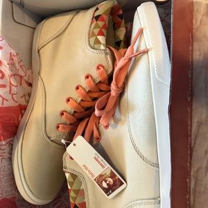 Bucketfeet Delta Mid high-top sneakers NWT